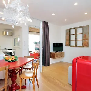 https://colosseum-stylish-apartment.it-romehotels.com