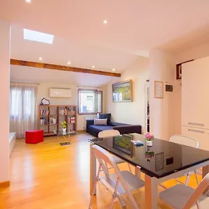 https://ca-lunetta-5-from-st-mark-square.hotelslidodijesolo.com
